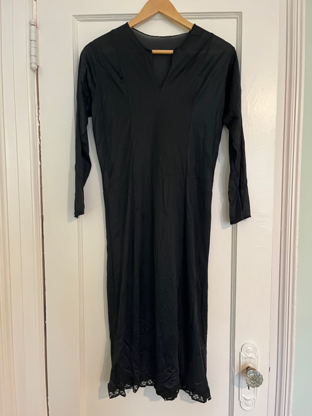 Women’s Black V-Neck Long Sleeve Dress